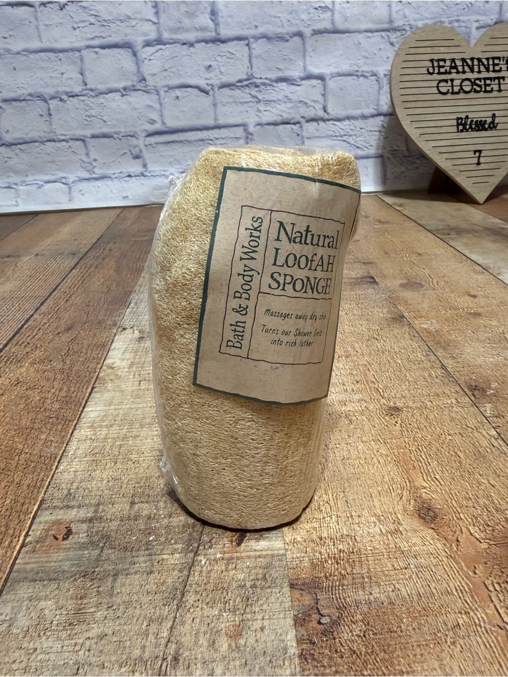 Vintage Bath And Body Works All Natural Loofah Sponge. 
Rare find 
New in packag